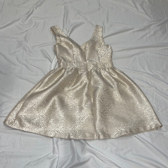 Decadent Pearl Dress - Picture 2 of 2